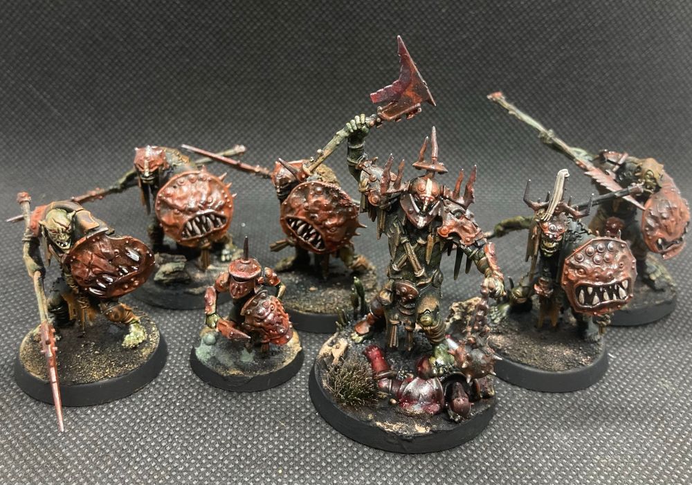 Kruleboy Gutrippaz with Killaboss. Swampy browns and greens with rusty orange metals. A white stripe on the helmets.