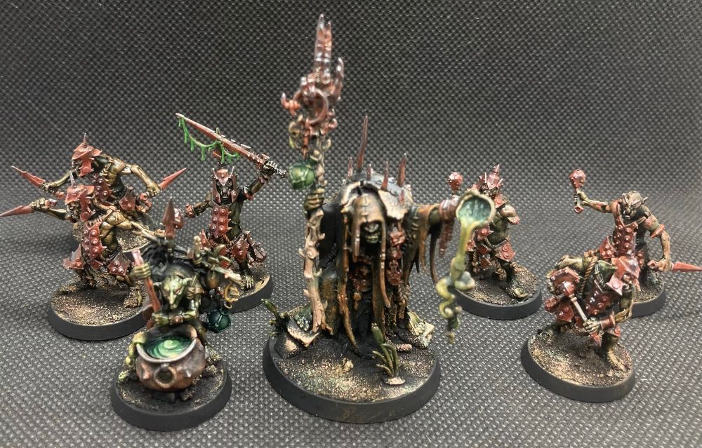 Hobgrot Slittas and Swampcalla shaman. Swampy browns and greens with rusty orange metals. A white stripe on the helmets.