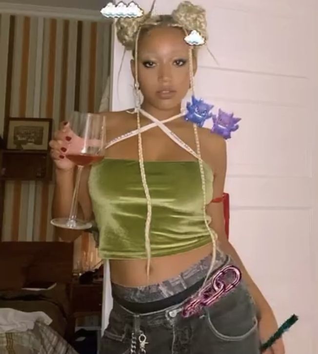 Lots of people pegged this as a Mae fit / vibe; and it defo inspired the trope teenage Osha being dressed by and pushed into stuff by Mae. But I think it works for them both. Osha is very much like this with Qimir (see all episode 8) Walk him like a dog sis🤣🐕‍🦺🦴
Amandla is a goddess 🤩👑