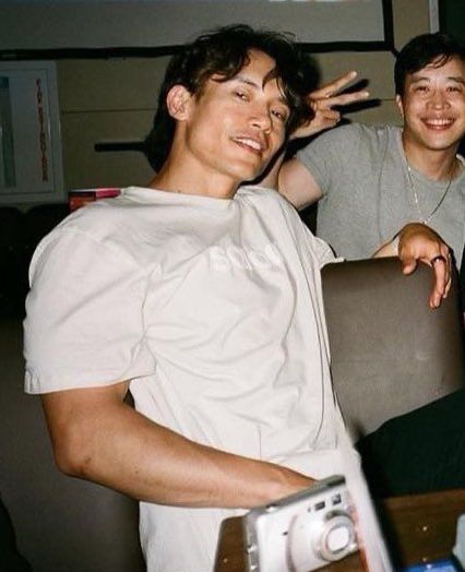 Wolf cut / Mullet Manny is so pretty it hurts😍🥴🥵 The arrogance and cocky attitude in this pic utilised to the fullest by the brilliant authors in our talented fandom.
