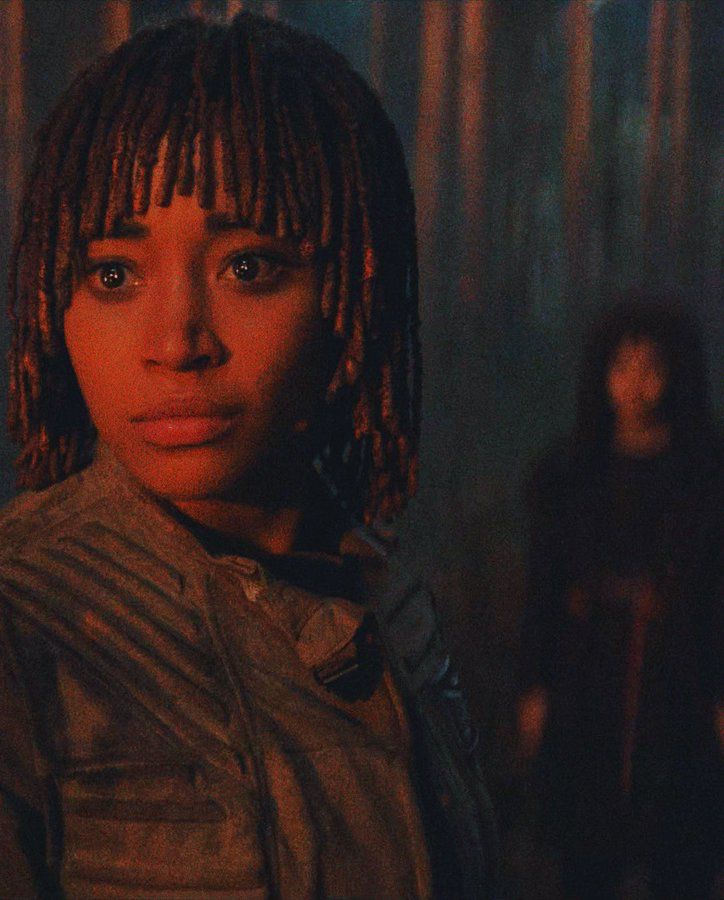 Osha being haunted by 8 year old Mae.
Is it a vision aided by the Force? Their twin connection calling out to her as Mae goes on her vengeance spree? Both?! 
Osha’a memories and complex feelings towards the sister she blames for the loss of her coven and consequent failure to become a Jedi is so beautifully executed here. The Acolyte really leans into horror elements throughout the show.🤩🙌🏾🔥🔥🔥❤️‍🔥❤️‍🩹
