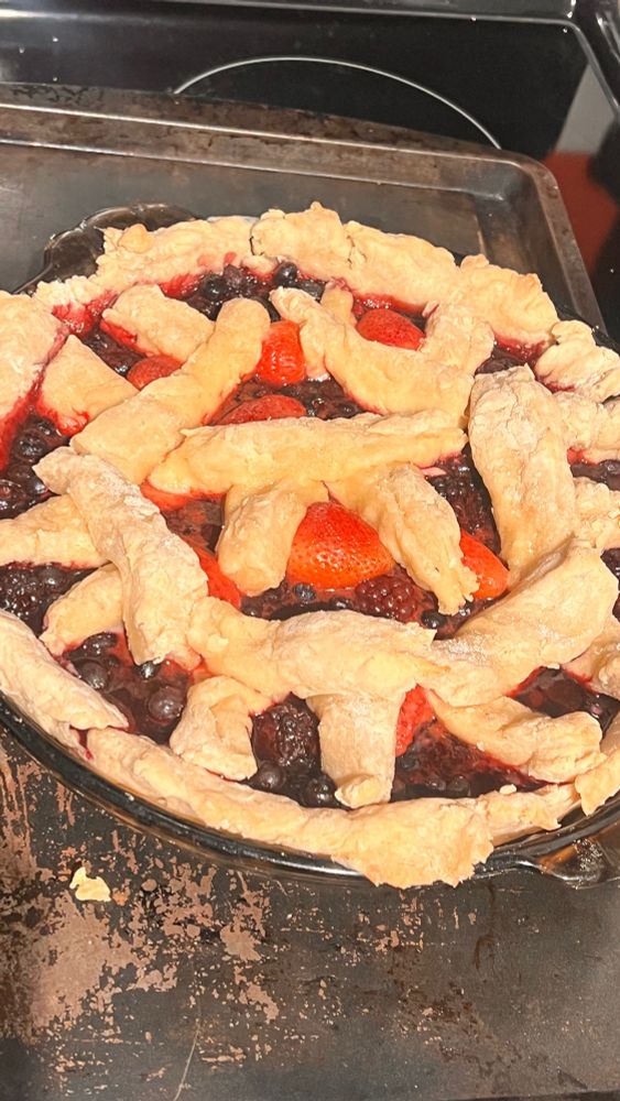 Image of a pie decorated with the pi symbol