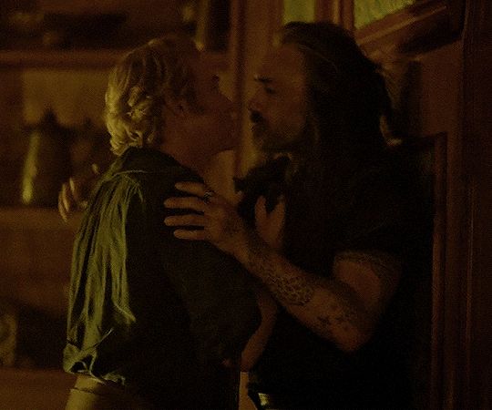 Ed and Stede kissing after Calypso's Birthday