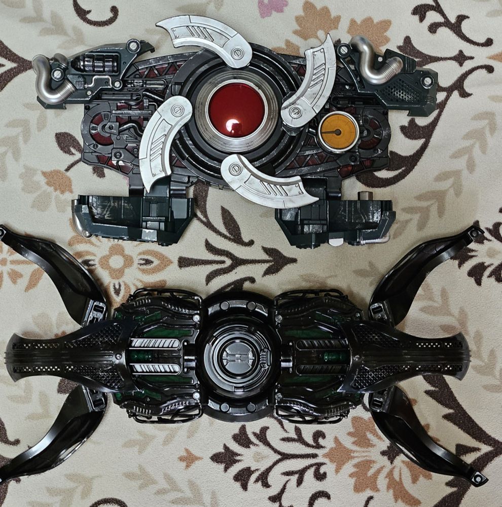 変身前の展開状態 ウェザリングやギミック、ボリュームがハンパじゃない

これは1つ5万するわ