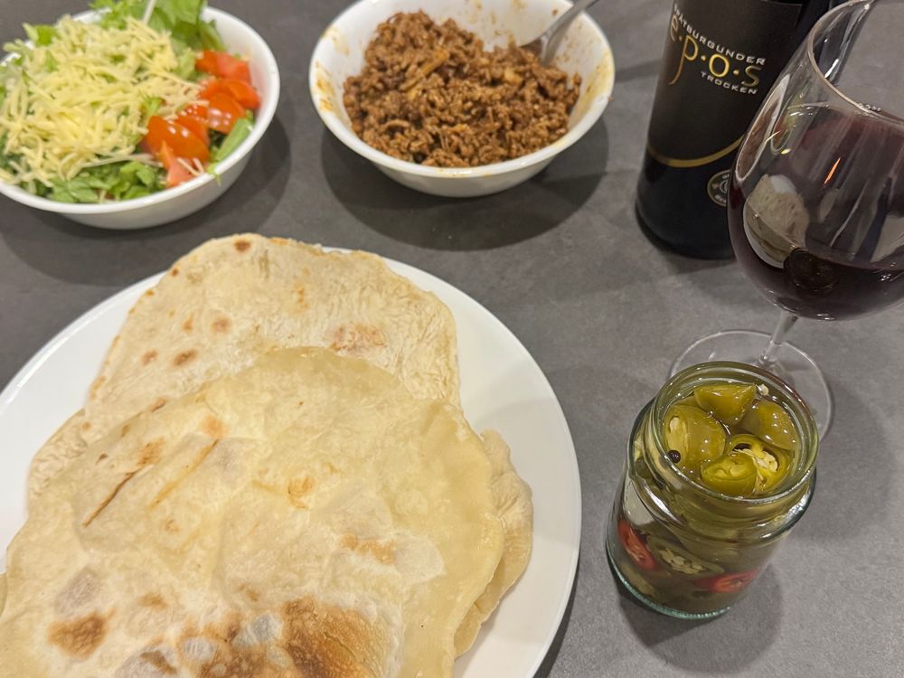 タコスパーティー
自家製ハラペーニョのピクルス
赤ワイン　エポス GG シュペートブルグンダー