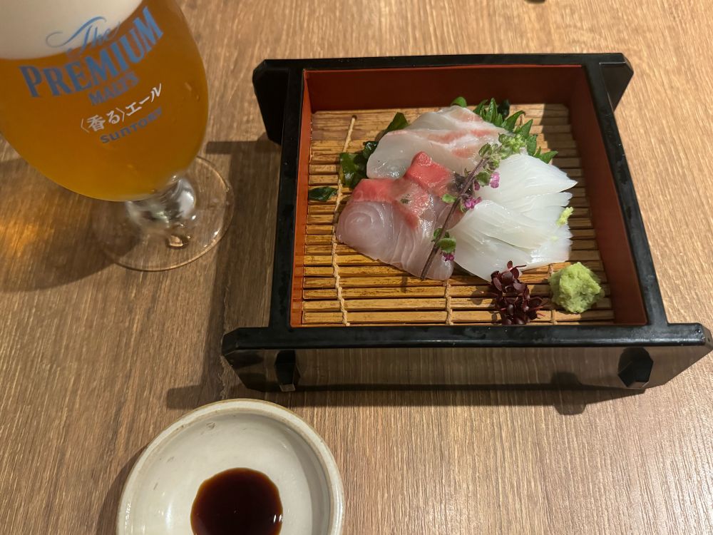 ブリなどのお造り
プレミアムモルツ　香るエール