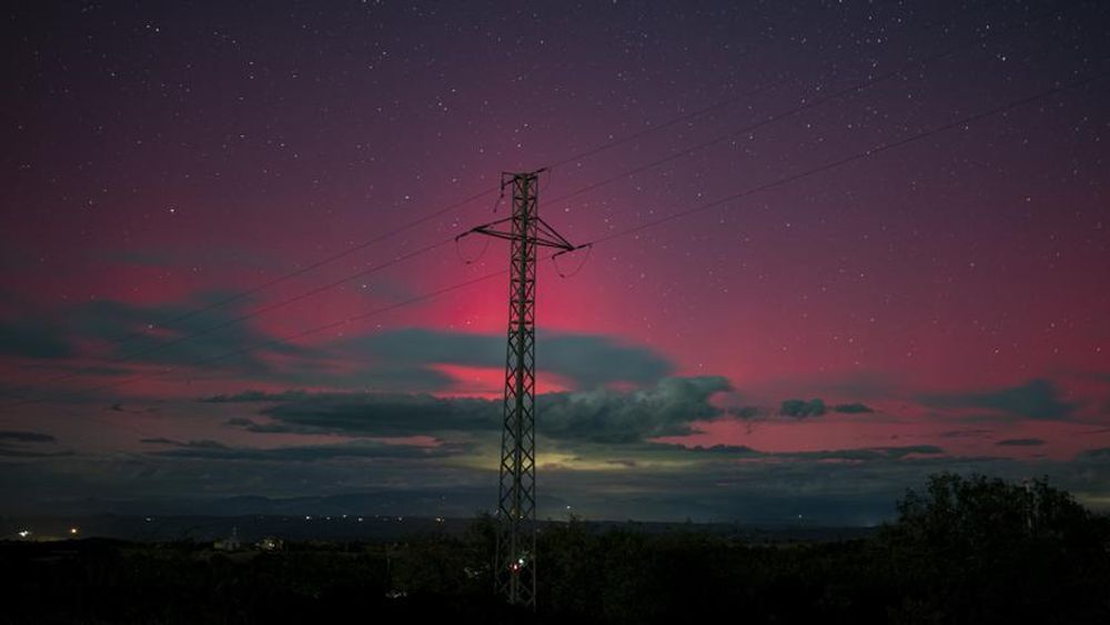 Una sorprendente aurora boreal enrojece los cielos de Euskal Herria