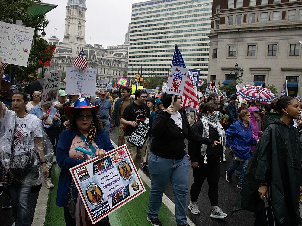 Picture of crowd in Philadelphia for "No Kings March"