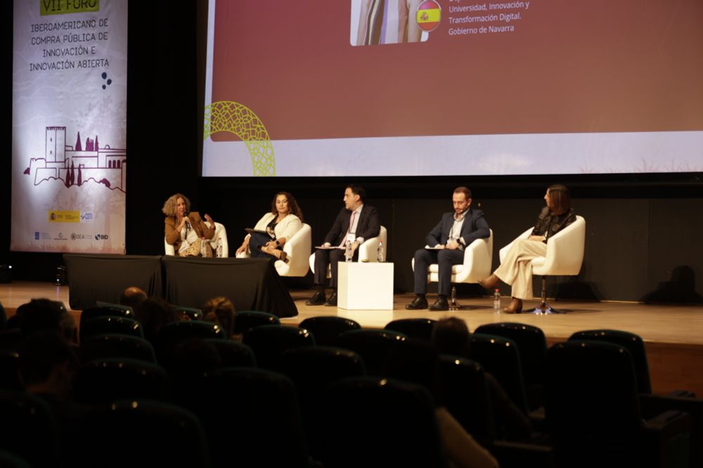 La #CompraPúblicaInnovación es una palanca de transformación local, regional y nacional

💬 Desde Navarra, Castilla-La Mancha, Paraguay y Costa Rica, se comparten experiencias sobre cómo los territorios están integrando la #innovación en sus estrategias de desarrollo

🏘️ Gracias al 
@CDTI_Innovacion
 y a la cofinanciación de #FondosEuropeos, la #CPP se extiende por todo el territorio, llevando soluciones innovadoras a cada rincón del país

#AyudandoCrearFuturo #AyudasCDTI #ForoCPI2025 #ForoCPI #ecosistema #ecosistemaCPI #colaboración #CompraPúblicaInnovación #CompraPúblicaPrecomercial #Iberoamérica #InnovaciónAbierta #FEDERCDTI #MRR