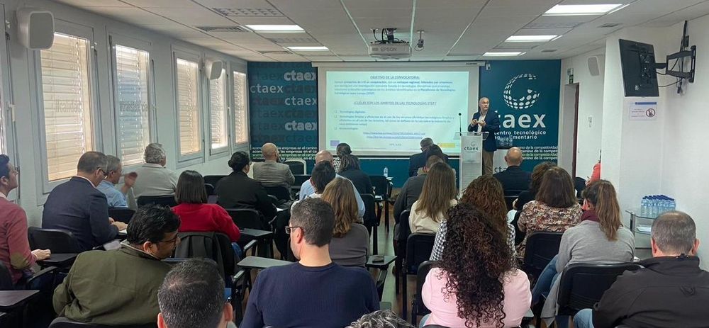 📸El CDTI Innovación ha informado hoy sobre las #AyudasCDTI para apoyar la I+D+i empresarial y la #convocatoria Innterconecta-STEP en la jornada organizada por 
@CTAEX_CIT
, miembro de la 
@RedPIDI
,  sobre las tecnologías #STEP en el sector #agroalimentario 👇

#AyudandoCrearFuturo #innovación #tecnología #FEDERCDTI #MRR