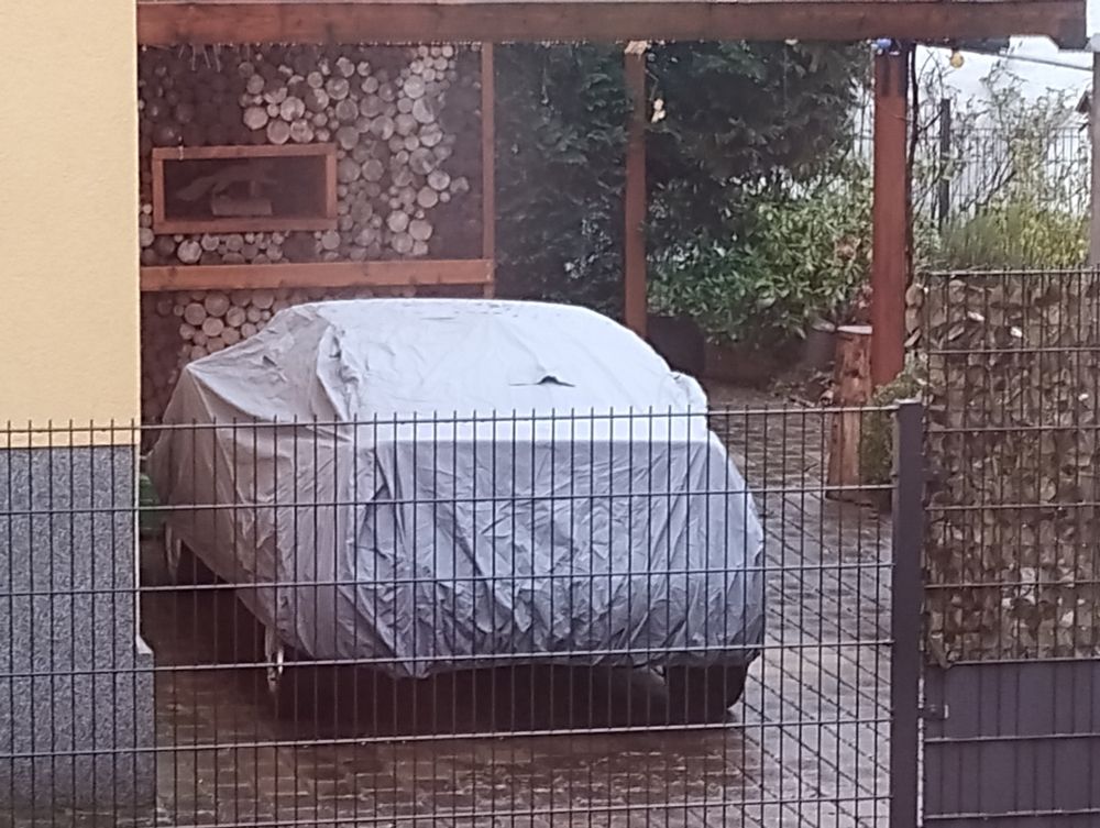 Auto mit Abdeckhaube