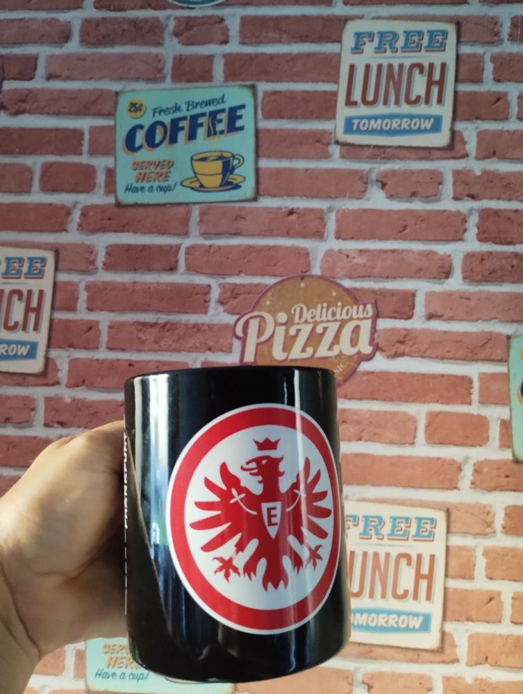 Tasse mit Eintracht Logo