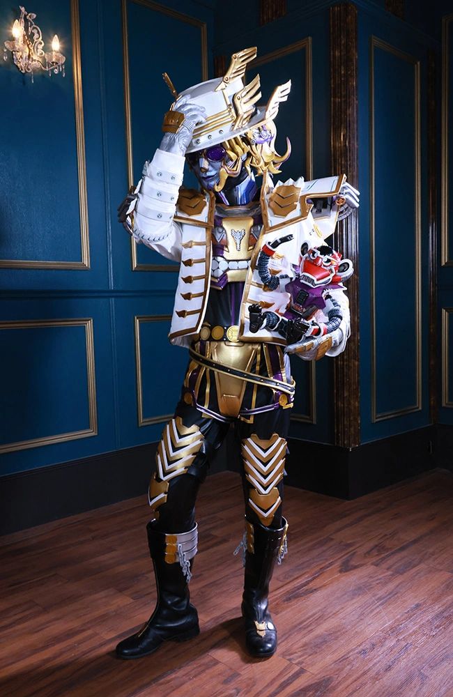 Waruido Spindo and his pet monkey Shaishai Sarucar