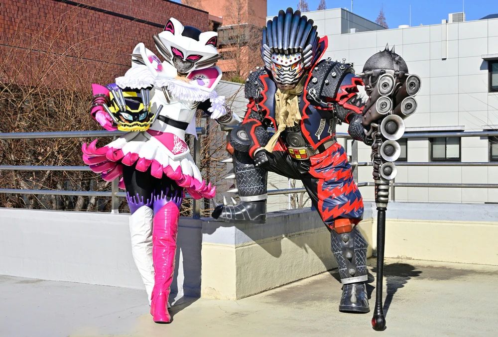 The Sanseaters: Itasha, Decotrade and their little car buddy Yaiyai Yarucar