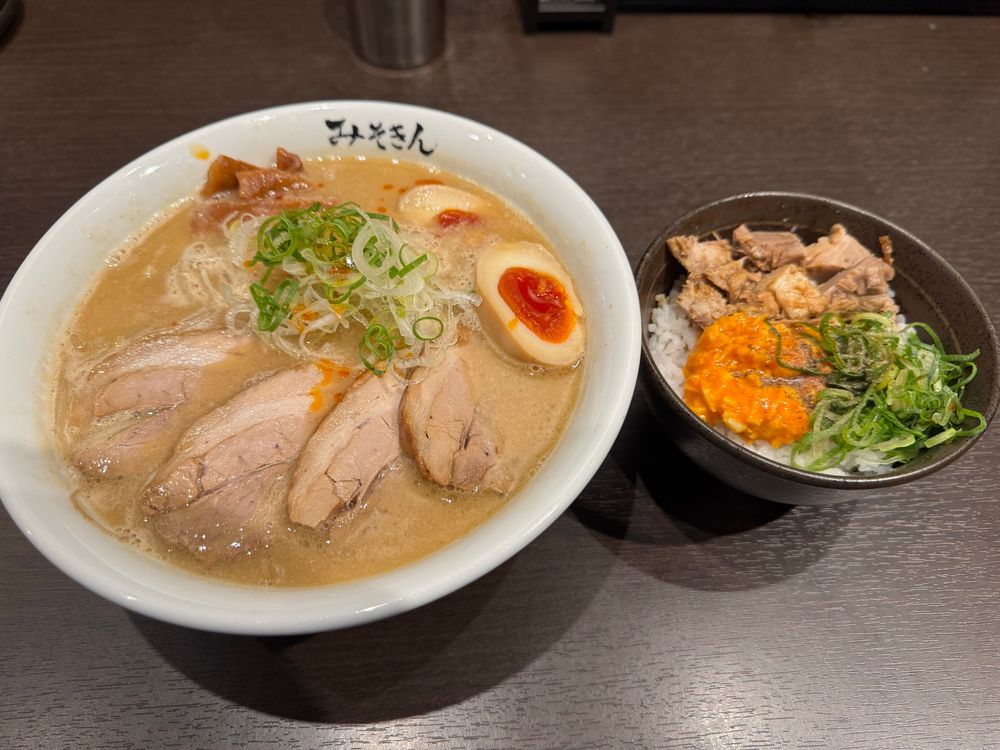 チャーシューみそきん+味玉+チャーねぎ玉丼