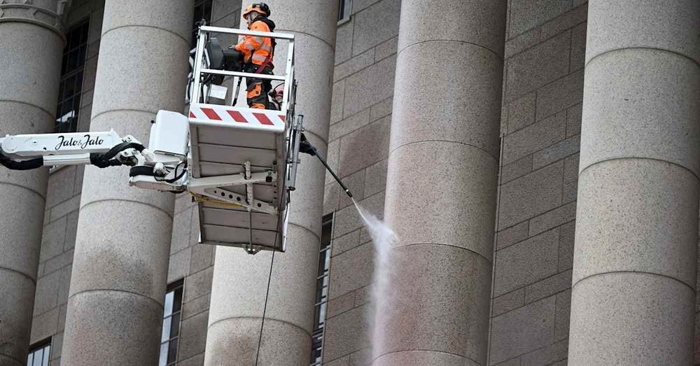 Die Beseitigung von Vandalismus im Parlament kostet 15.000 Euro