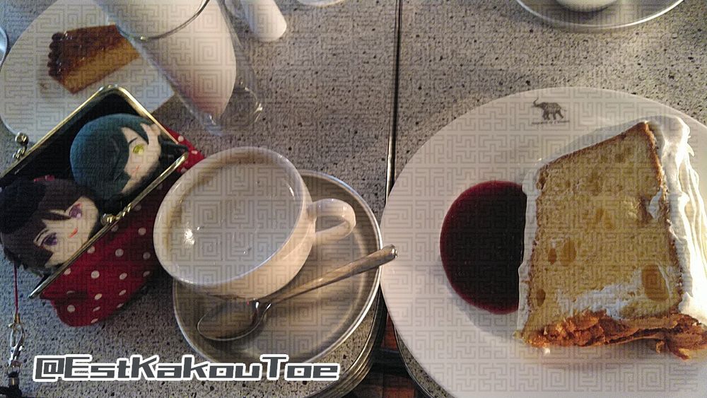 SHOZO CAFEのミルクティーとシフォンケーキ