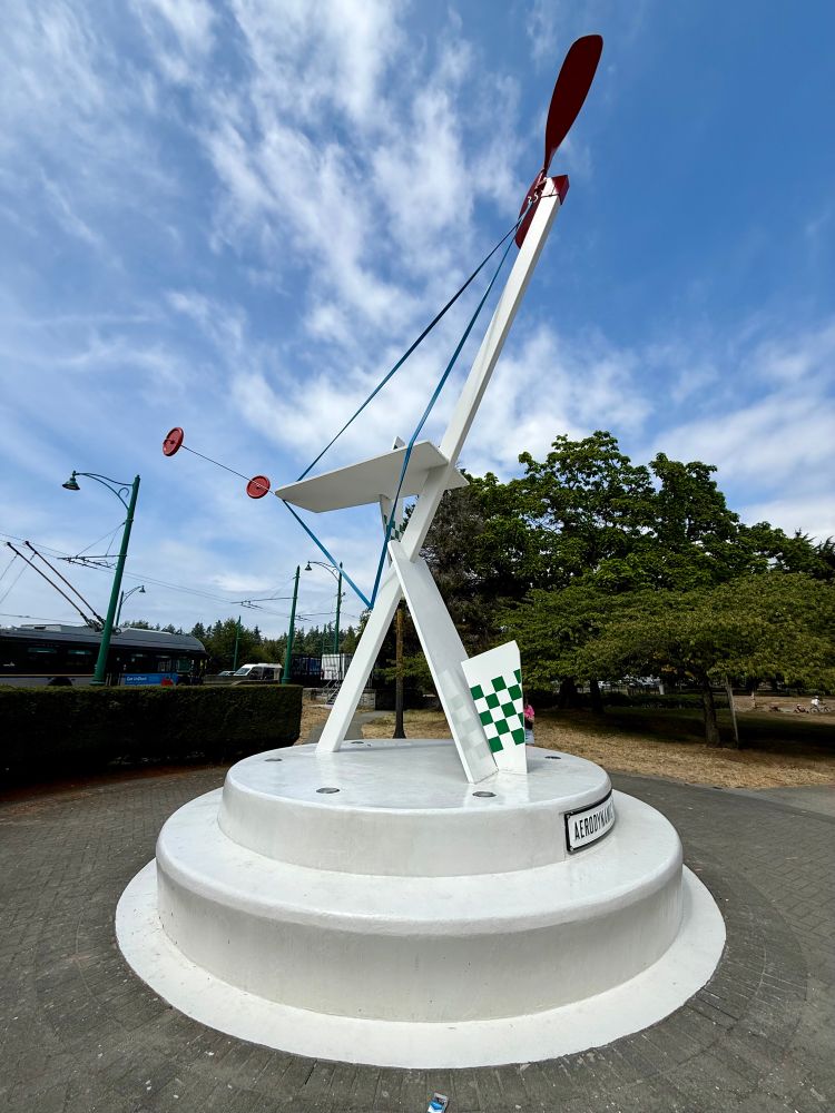 A picture of the sculpture “Aerodynamic Forms in Space” by Rodney Graham. 
