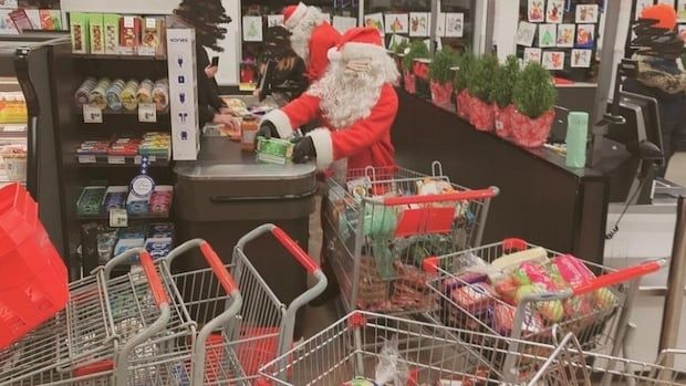 Thieves dressed as Santa and his elves steal $3K worth of goods from Montreal grocery store | CBC News