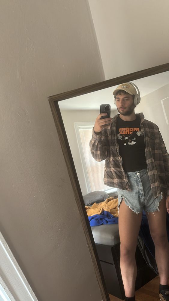 I’m listening to Diosa by Kali Uchis and you honestly should be too…