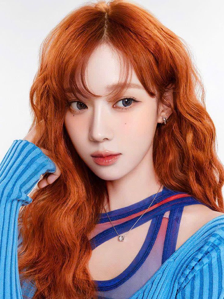 ginger winter from aespa dressed in blue
