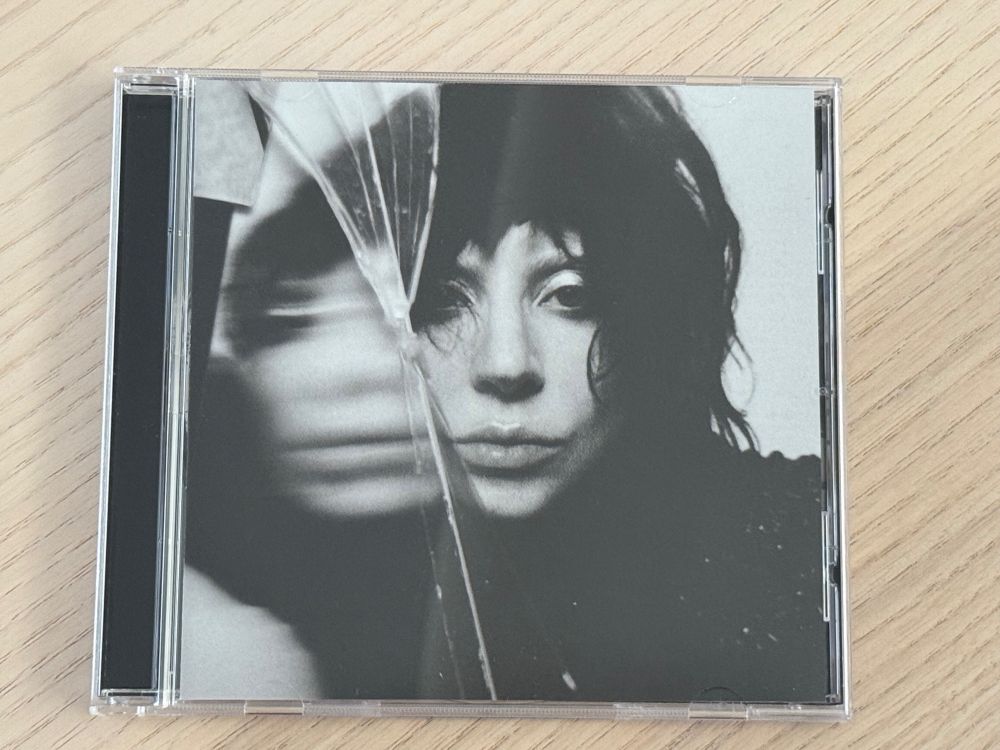 Portada del disco "Mayhem" de Lady Gaga.