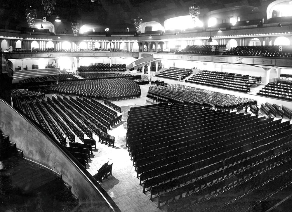 1929 Der Sportpalast-in-Berlin Innenraum !