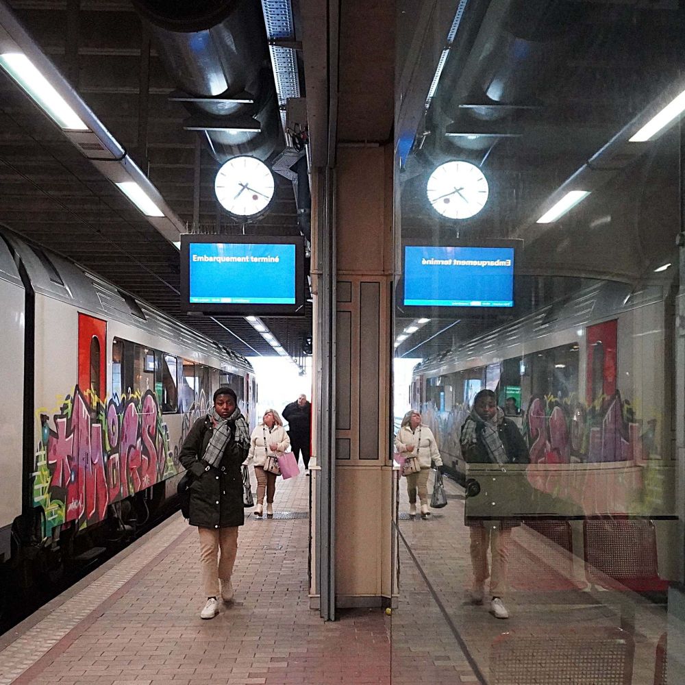 Gare de Namur, passagers et graffitis