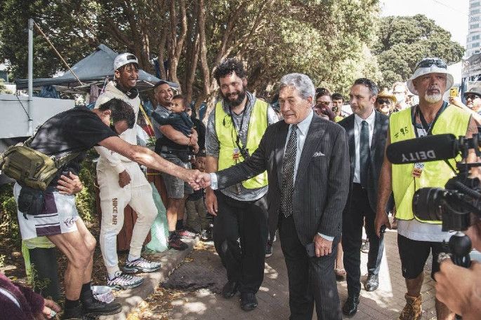 Winston Peters shaking hands with COVID protesters at parliament 