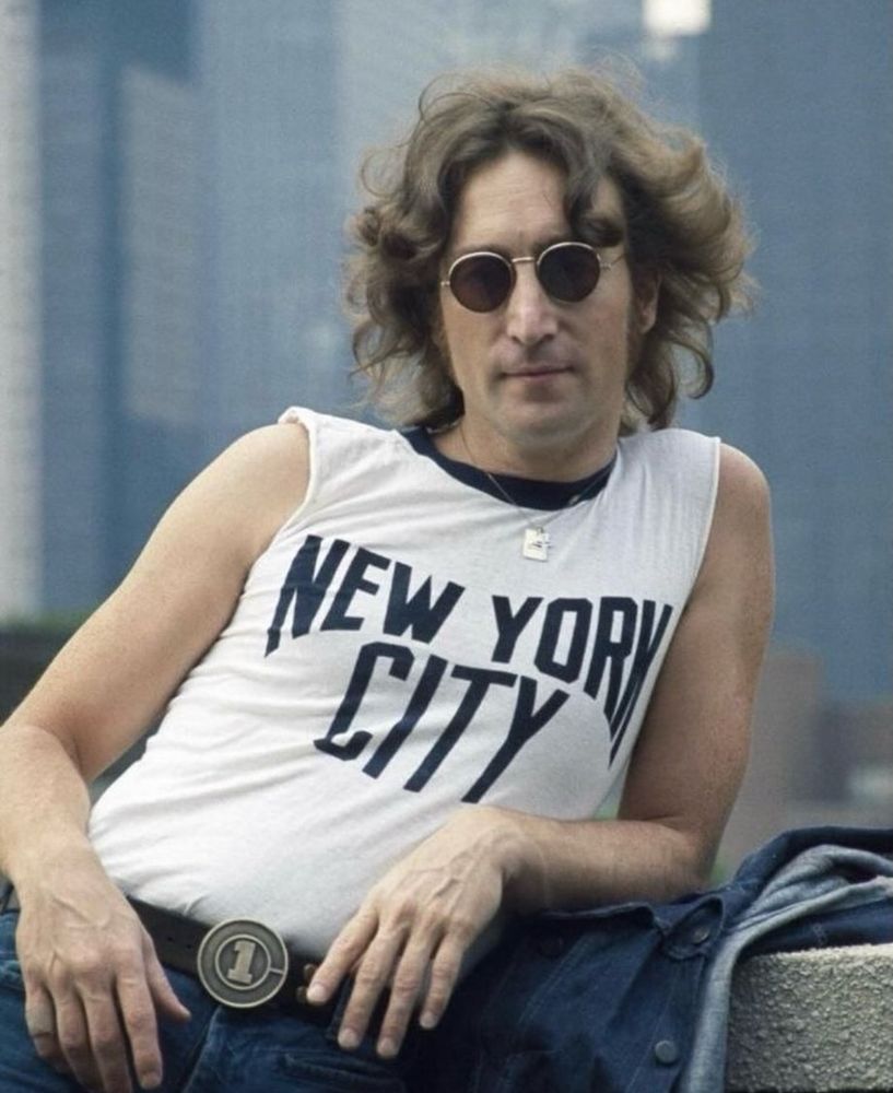 
Ah, I'm sick and tired of hearing things
From uptight, short-sighted, narrow-minded hypocrites
All I want is the truth now
Just gimme some truth now
