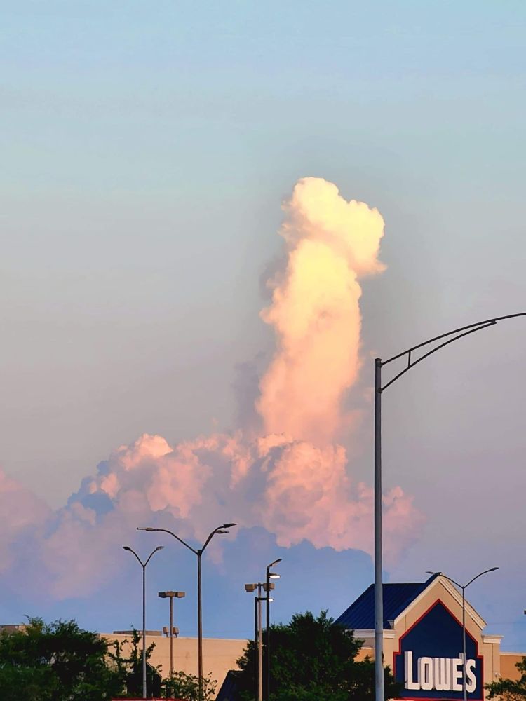 A cloud that looks like an erect penis. 