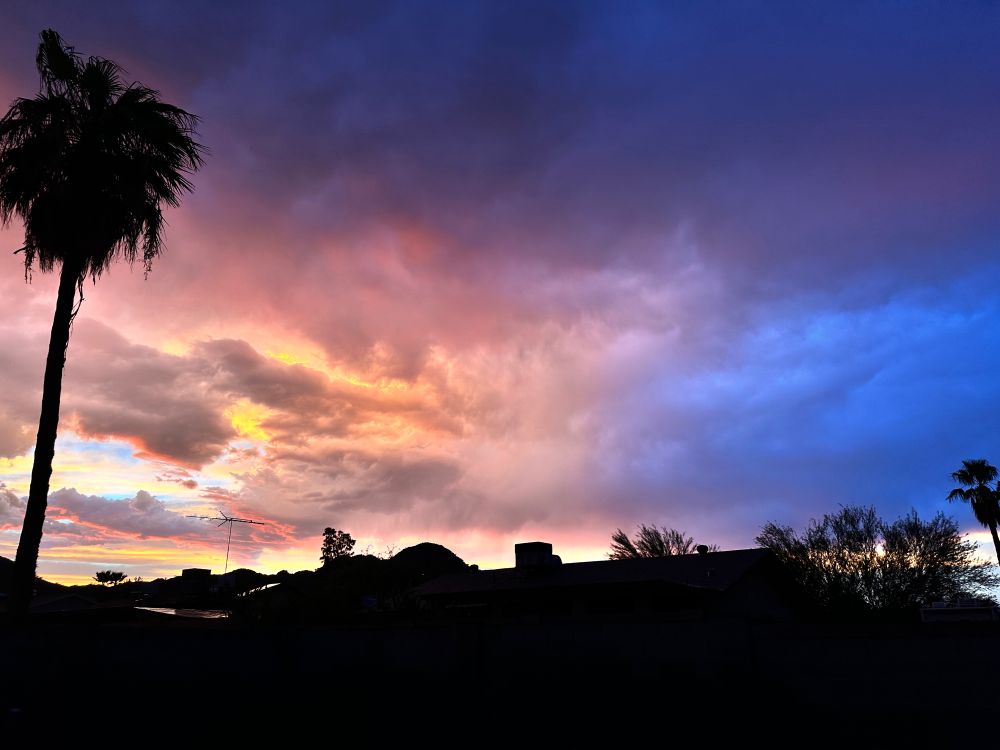 Evening thunderstorm, sunset from left to right the color changes automatically from light passed out Hughes too deep blue and purple to the right