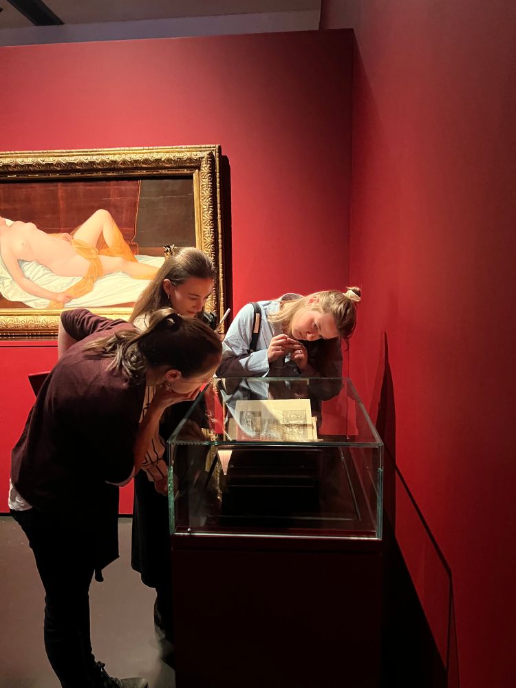 Research fellows discussing Dürer print
