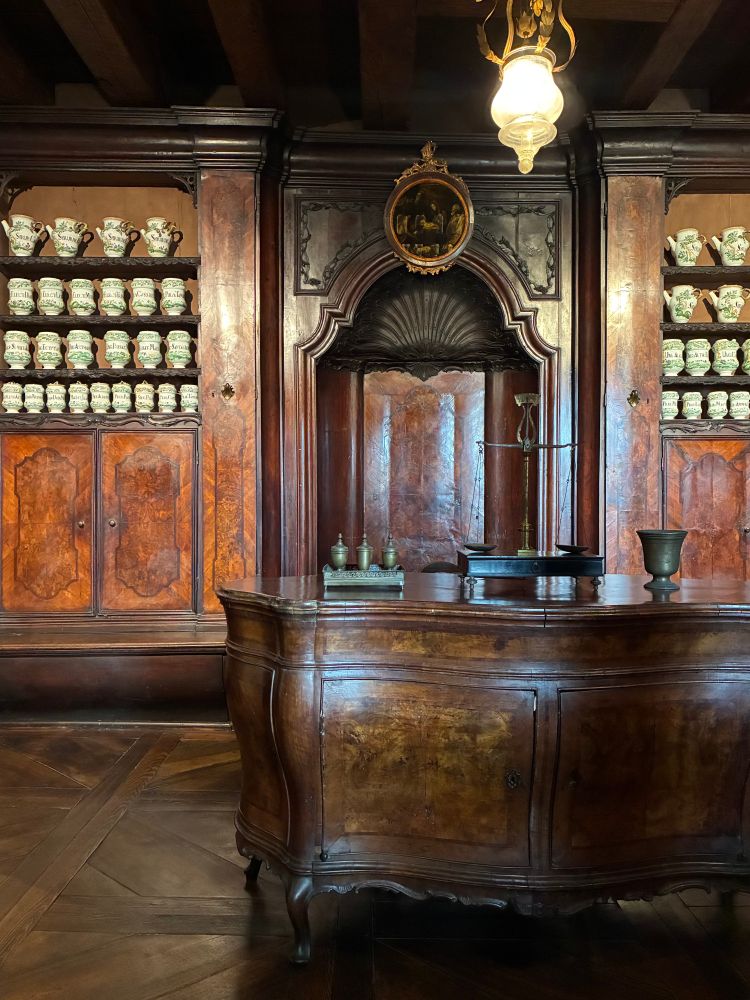 Historical pharmacy, Ai Do San Marchi, in Ca’ Rezzonico