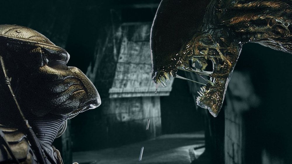 Review of ‘AVP: Alien vs. Predator’ (2004) ★★