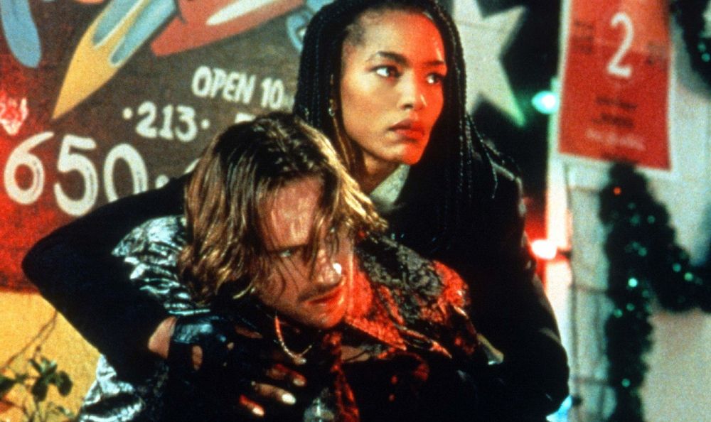 Still of Ralph Fiennes and Angela Bassett in Strange Days (1995), directed by Kathryn Bigelow.
