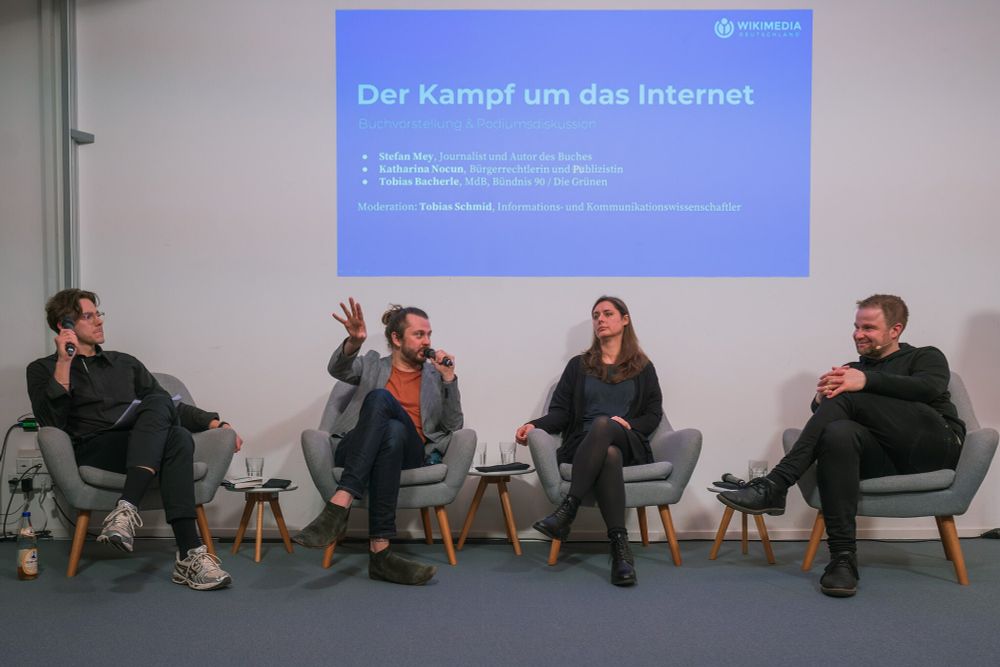 Eine andere digitale Welt: Paneldiskussion zum Thema „Wem gehört das Internet?“ - Wikimedia Deutschland Blog