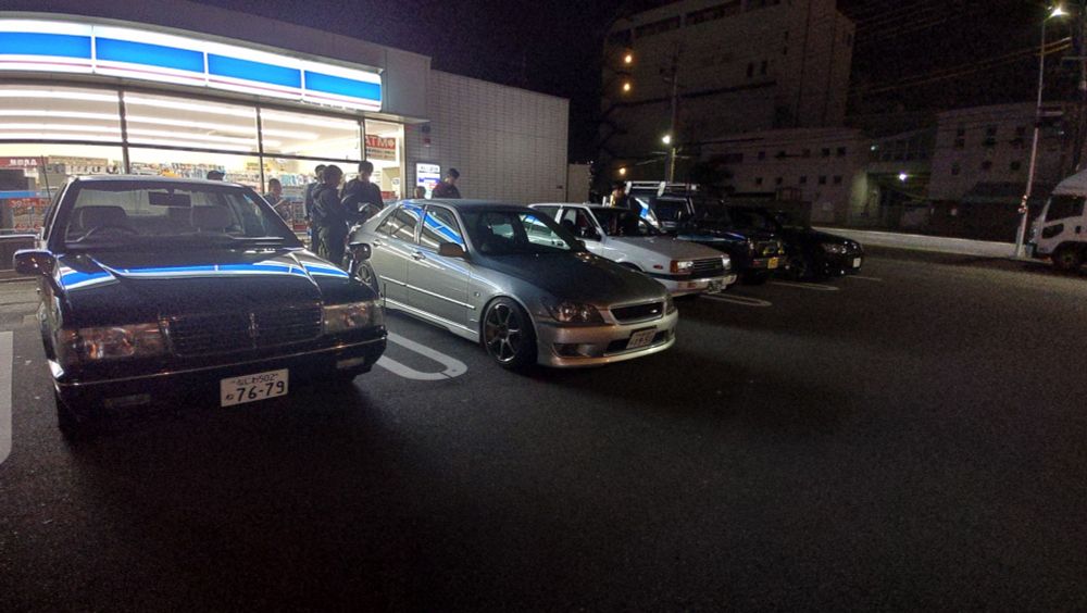 場所が変わりセドリック(LPG)も参戦
アルテッツァは当会きってのドリフトバトルマシン