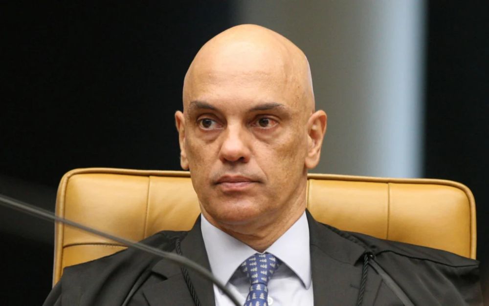 Moraes mantém bloqueio do X e condiciona volta a pagamento de multas