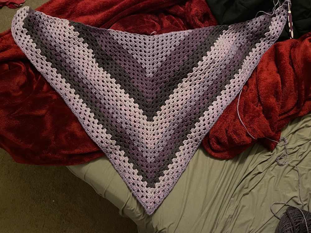 shawl update #3: gettin huge
