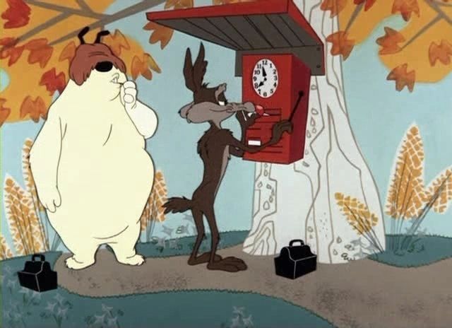 O coiote e o cachorro batendo o ponto no fim do expediente 