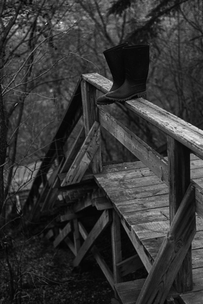 Black and white film photo of a pair of boots sitting on the wood rail of a set of wooden steps walking down the ravine.

Photo taken November 2025 in Edmonton, Alberta by Jacy Eberlein. Taken on a Leica M3 with a Jupiter-8 and Ilford FP4+.