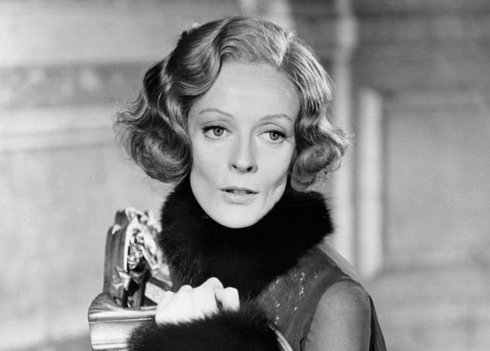 Maggie Smith, star of stage, film and 'Downton Abbey,' dies at 89