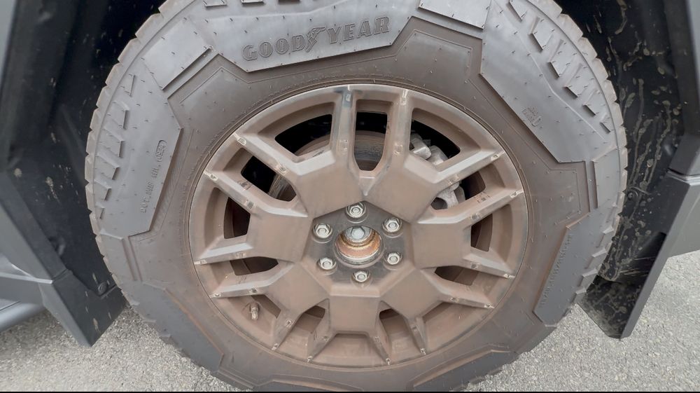 picture of a scratched up wheel