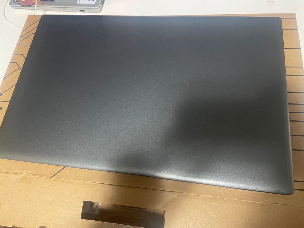 Logo free laptop cover