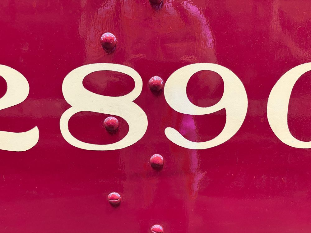 8 and 9 painted on red