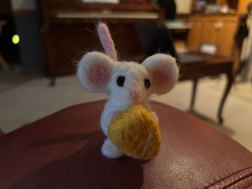 Needle felt mouse