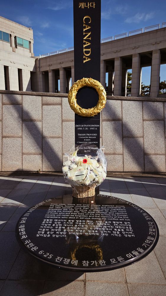 A black memorial with a golden wreath. The number of troops dispatched to Korea during the war, with the injured and the dead listed. A heartfelt thanks from the Korean people, a bouquet of flowers with a red poppy in the center.