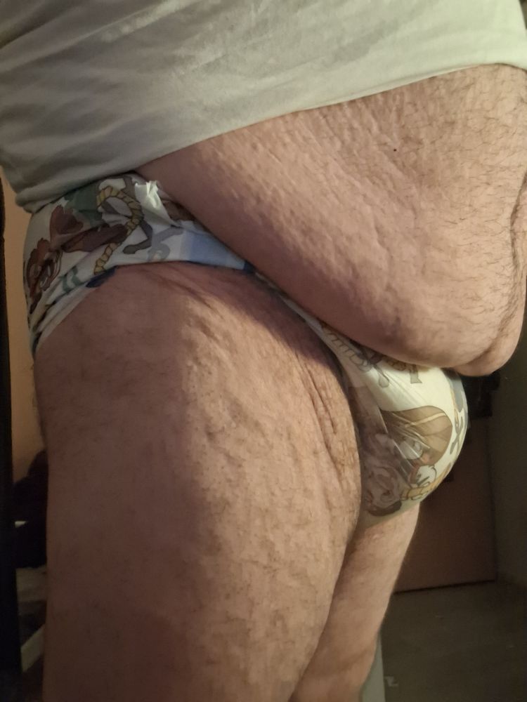 I relax my belly to show how much it hangs