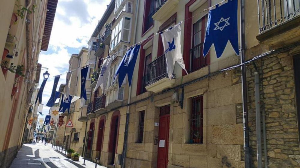 Vitoria-Gasteiz retira las banderas judías del mercado medieval por el genocidio en Palestina